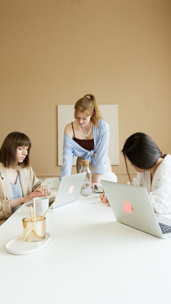 Best AI Meeting Assistants for Small Businesses in 2026